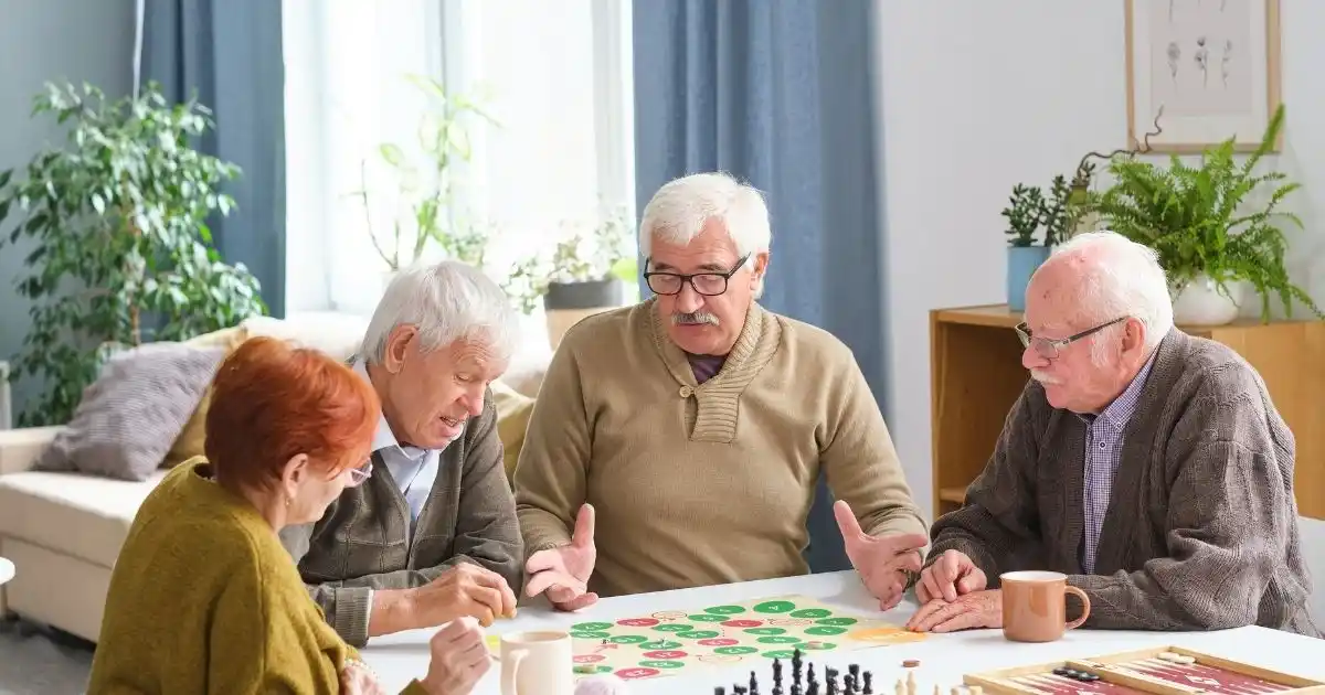 Rompre l'isolement : solutions concrètes pour garder du lien social
