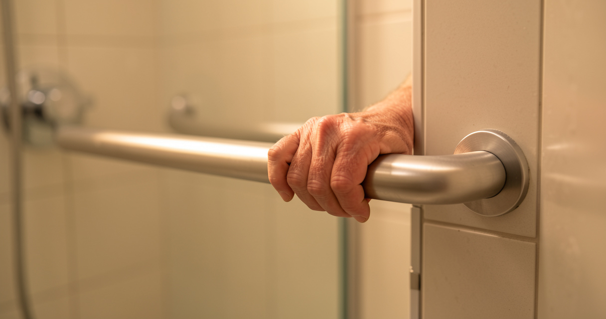 Rester chez soi après 60 ans : 10 habitudes cruciales