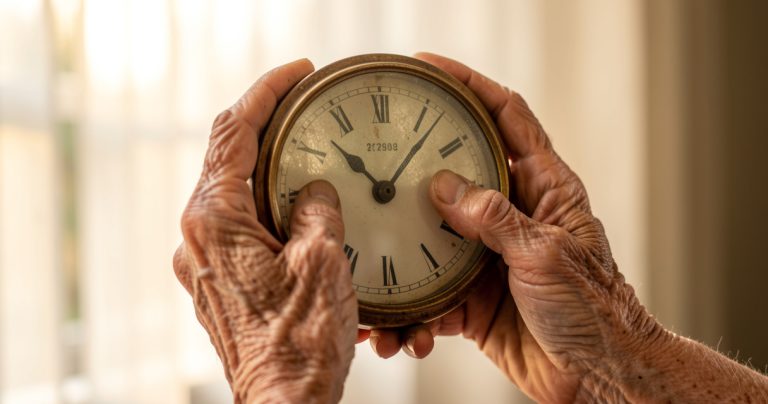 Alzheimer : le silence qui vole des années de vie